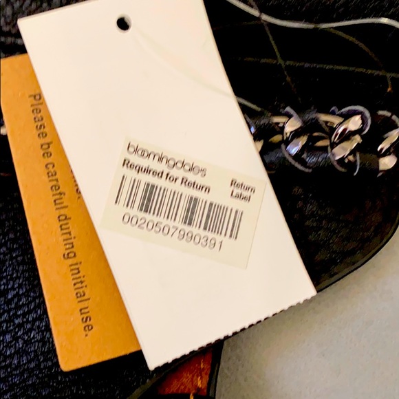 Brand New vegan tote chain strap & make up bag - Picture 5 of 7